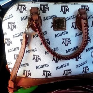 Medium sized handbag/crossbody bag